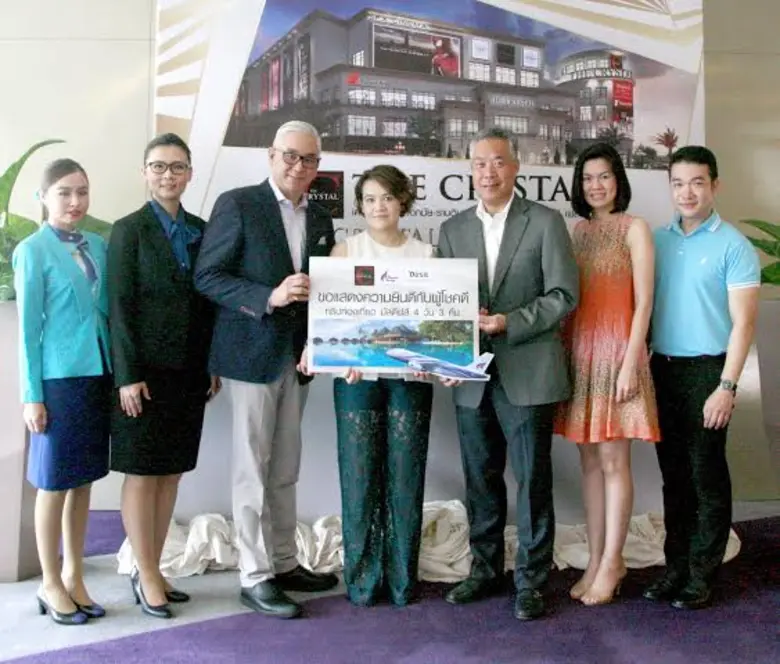 กวีพันธ์ เอี่ยมสกุลรัตน์ (ที่ 3 จากขวา) ก...