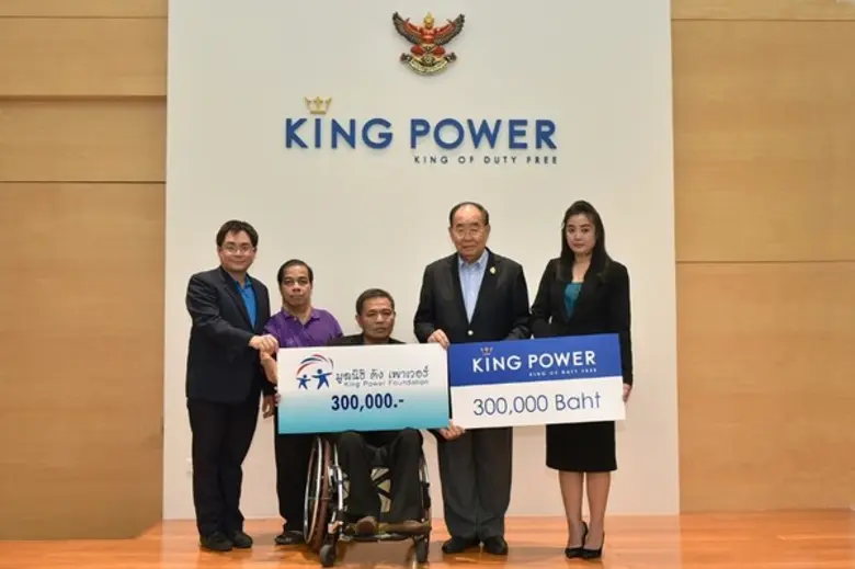 ธวัชชัย ทวีศรี (ที่ 2 จากขวา) กรรมการและเ...