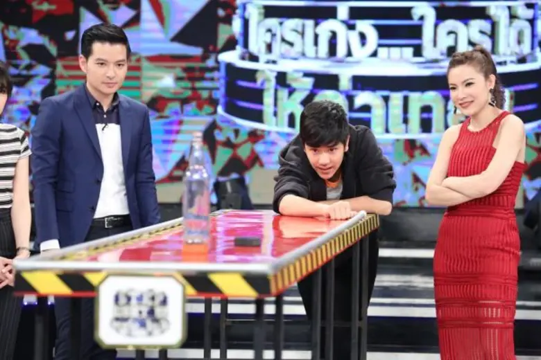 ทีวีไกด์: รายการ “STEP RIGHT UP ใครเก่ง...ใครได้ ให้ค่าเทอม” “เอ – วราวุธ” จัดหนัก แจกค่าเทอม!!! ชวน “รุจ - หนูเล็ก – นนน – ผ้าป่าน” เล่นเกมสมทบทุนการศึกษา