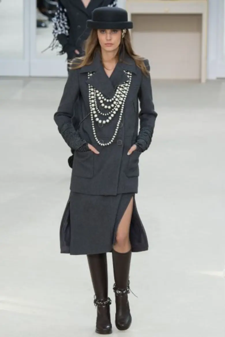 แฟชั่นนิสต้าร้องว้าว!! แฟชั่น แขนพองและผ้...