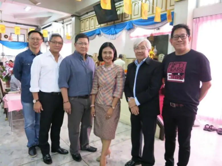 นางสาวอ่อนอุษา ลำเลียงพล (ที่ 4 จากซ้าย) ...