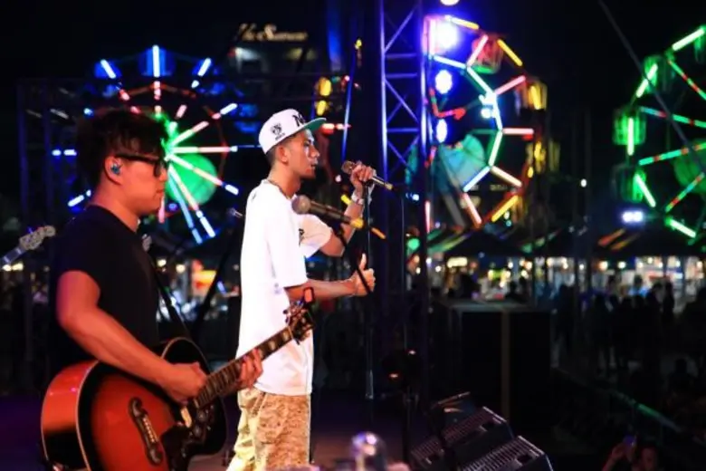 เอเชียทีคชุ่มฉ่ำทุกอณู ฉลองสงกรานต์แบบไทยสไตล์กันอย่างคับคั่ง