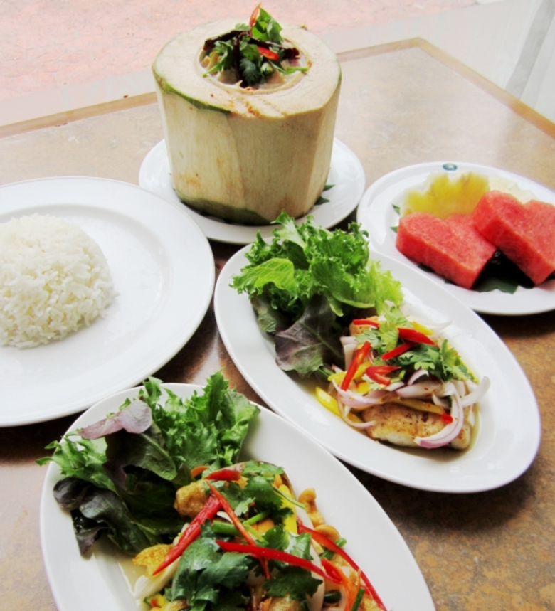 ซันเซ็ทล็อบบี้บาร์ โรงแรมจอมเทียนปาล์มบีช...