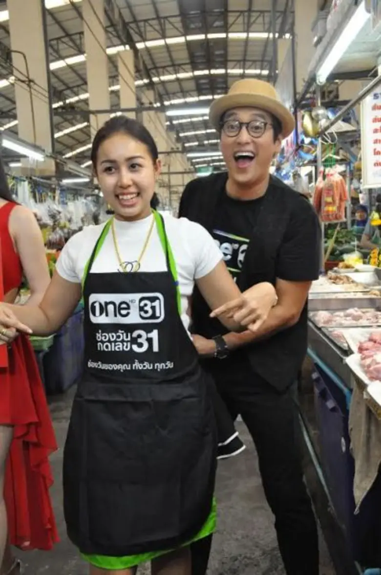 ชาวตลาดมีเฮ!! “แท่ง” นำทีม “คาราวานช่องวันแจกโชค”