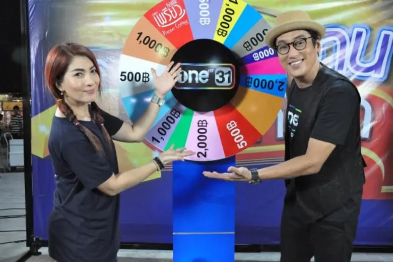 ชาวตลาดมีเฮ!! “แท่ง” นำทีม “คาราวานช่องวันแจกโชค”