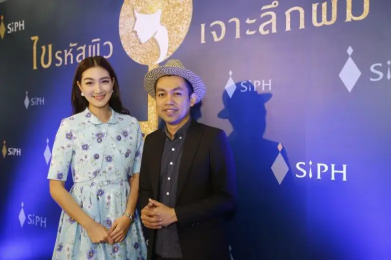 “ศูนย์ผิวหนัง โรงพยาบาลศิริราช ปิยมหาราชการุณย์” ชูจุดแข็งผนึกทีมแพทย์ที่ได้รับวุฒิบัตรและเชี่ยวชาญสาขาโรคผิวหนังและเส้นผม พร้อมให้การรักษาและบริการที่เปี่ยมด้วยคุณภาพ และเทคโนโลยีการรักษาที่ปลอดภัยมาตรฐานระดับโลก