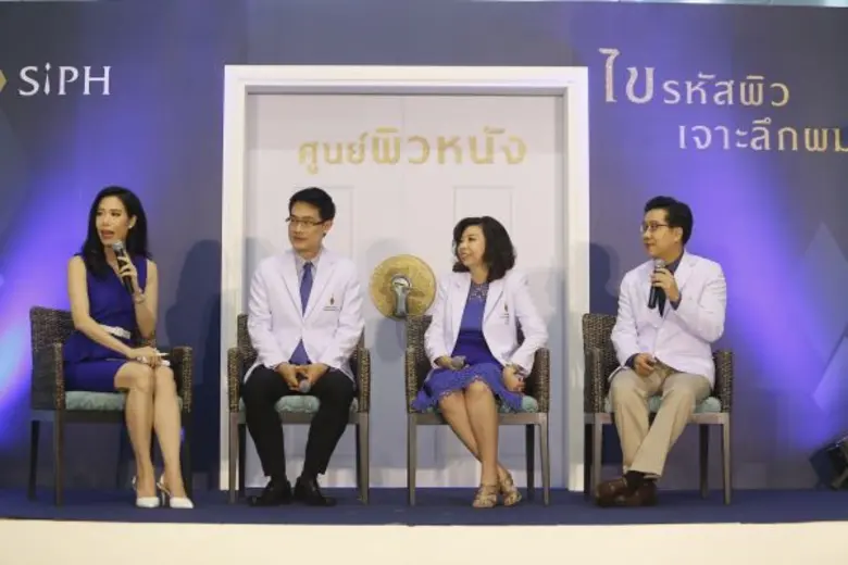 “ศูนย์ผิวหนัง โรงพยาบาลศิริราช ปิยมหาราชการุณย์” ชูจุดแข็งผนึกทีมแพทย์ที่ได้รับวุฒิบัตรและเชี่ยวชาญสาขาโรคผิวหนังและเส้นผม พร้อมให้การรักษาและบริการที่เปี่ยมด้วยคุณภาพ และเทคโนโลยีการรักษาที่ปลอดภัยมาตรฐานระดับโลก