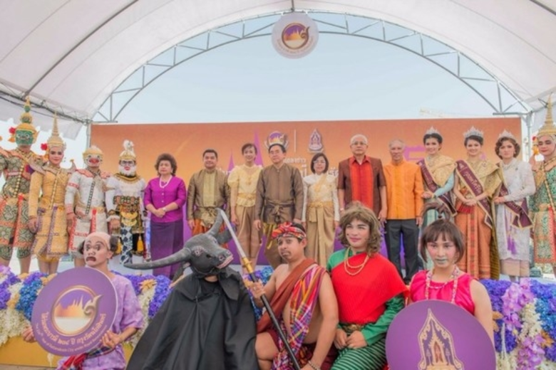 นายวีระ โรจน์พจนรัตน์ รัฐมนตรีว่าการกระทร...