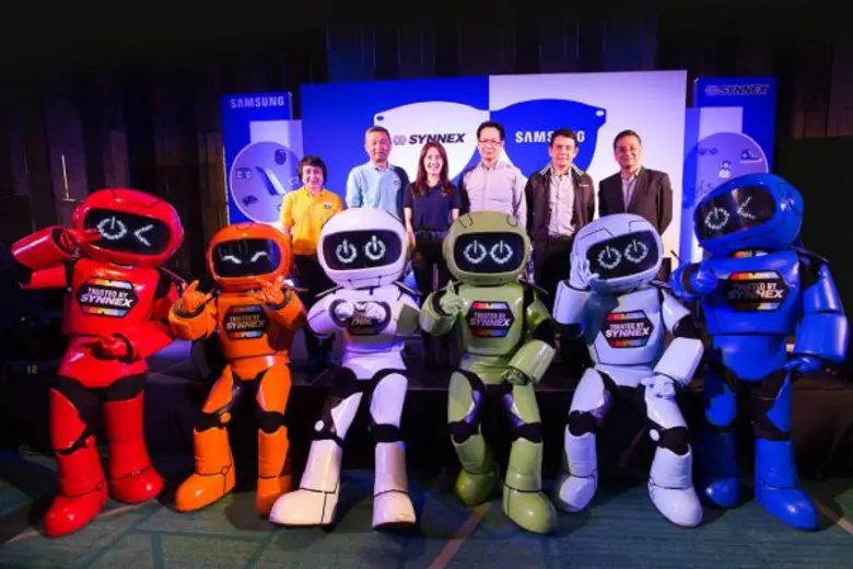 นางสาวสุธิดา มงคลสุธี (ที่3 จากซ้าย) ประธ...