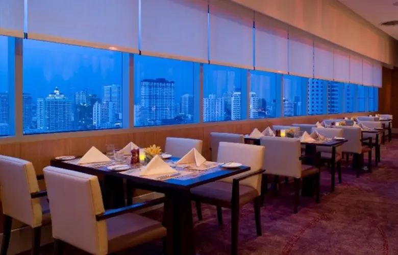 ห้องอาหารเดอะเวิลด์ และ ห้องอาหารจินเจอร์...