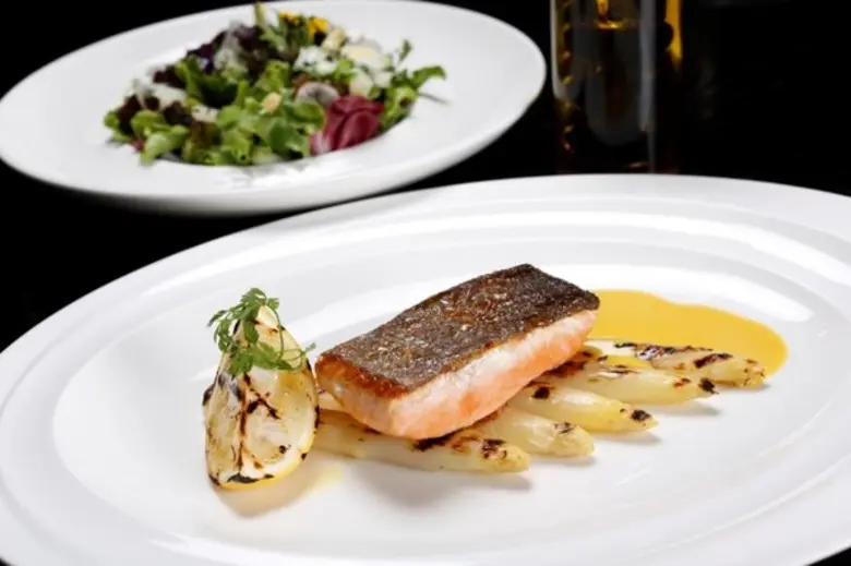 โวลติ ริสโตรานเต แอนด์ บาร์ โรงแรมแชงกรี-...