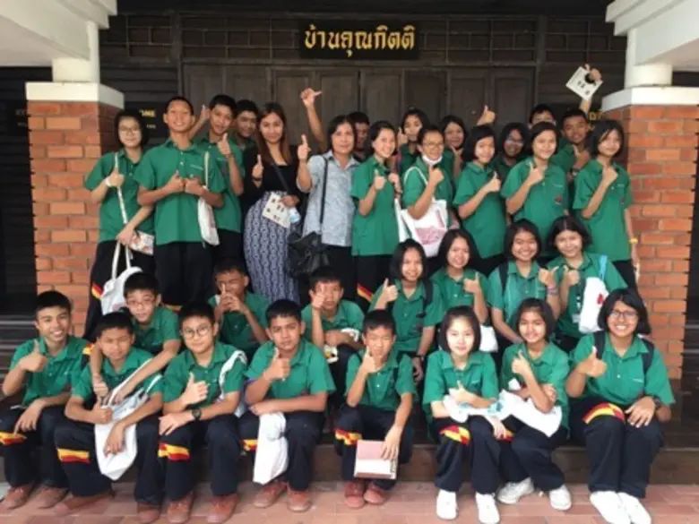 คณะครูและนักเรียนจากโรงเรียนพนมสารคาม "พน...
