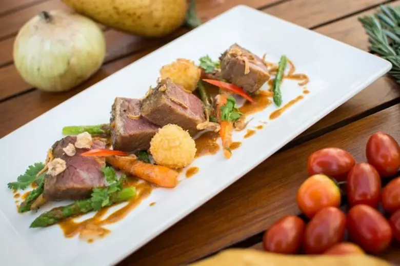 ห้องอาหารอิลิเม้นท์ โรงแรมอินเตอร์คอนติเน...