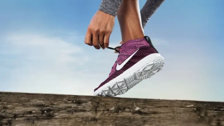 ก้าวลงสนามด้วยรองเท้าหุ้มข้อ Nike Flyknit Chukka