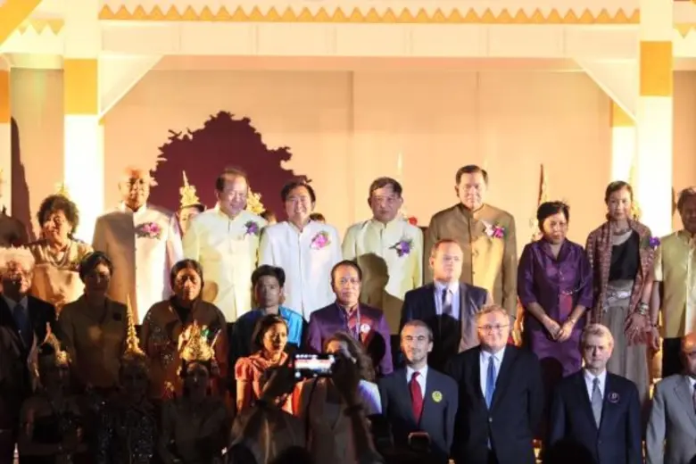 วันที่ ๒๐ เมษายน ๒๕๕๙ เวลา ๑๘.๔๐ น. ณ เวท...