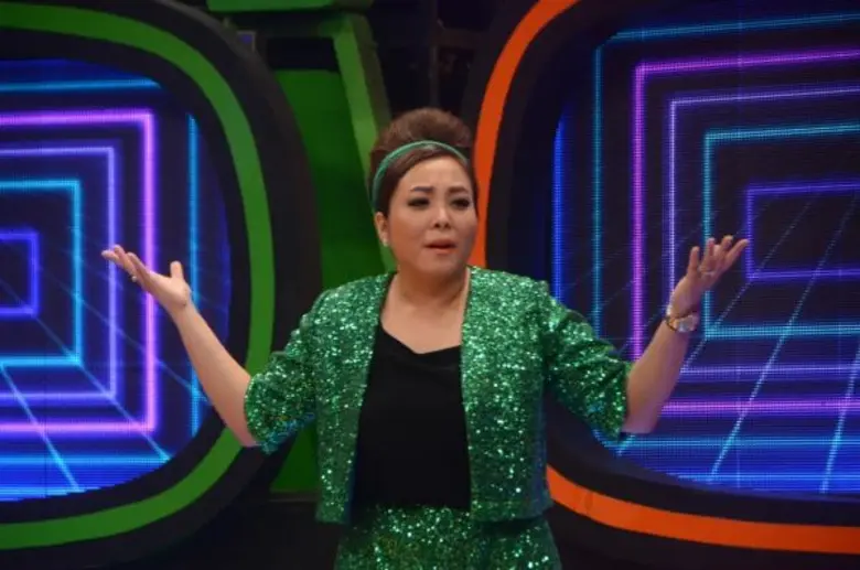 ทีวีไกด์: รายการ "เวทีทอง เวทีเธอ" จะเป็นยังไงเมื่อคู่เพื่อนซี้ ดีเจดาด้าและดีเจอ๋อง ต้องมาแข่งขันกันเอง