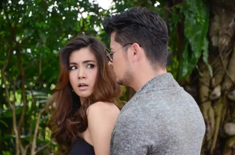 สลัดลุ๊คสาวหวานที่หลายๆคนคุ้นเคยมารับบท "...