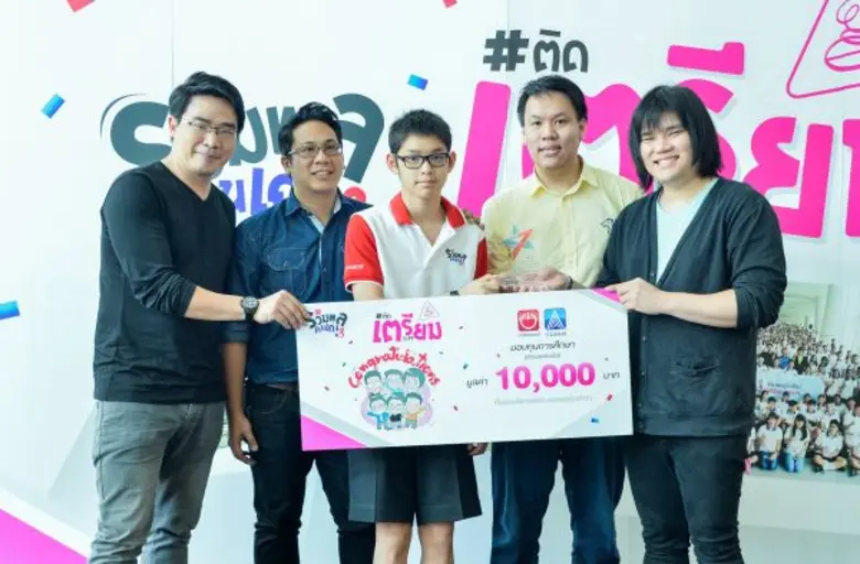 นายสุธี อัสววิมล (ที่ 1 จากซ้าย) ผู้ก่อตั...