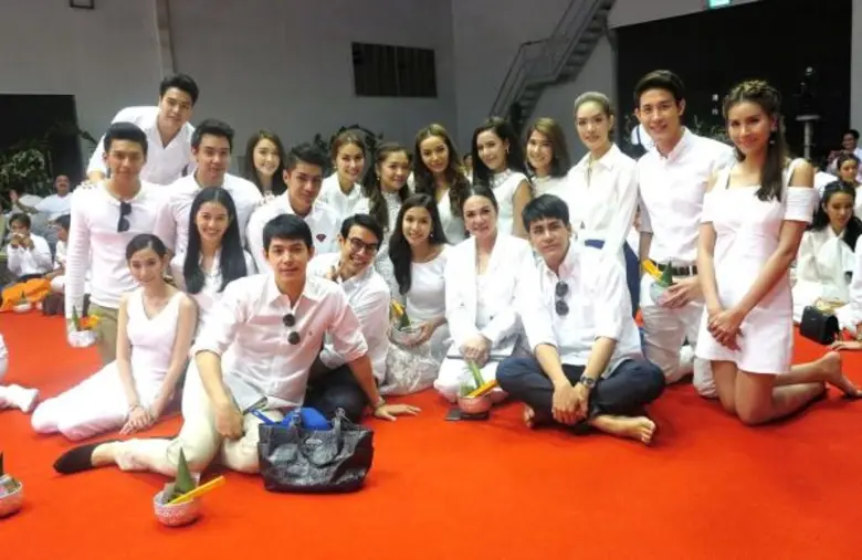 สถานีโทรทัศน์สีกองทัพบกช่อง 7 จัดพิธีไหว้ครูและครอบครู เพื่อความเป็นสิริมงคลแก่ ผู้ผลิตรายการ ผู้ผลิตละคร นักแสดง