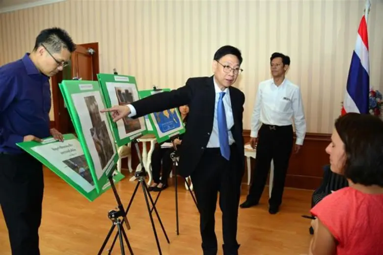 นายกุลิศ สมบัติศิริ อธิบดีกรมศุลกากร ให้สัมภาษณ์พิเ...