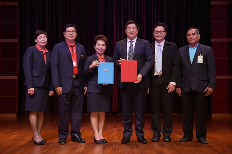 นางสมร เทิดธรรมพิบูล กรรมการผู้จัดการใหญ่...