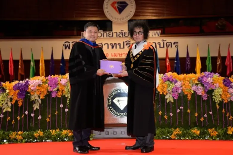 อาจารย์เพชร โอสถานุเคราะห์ อธิการบดี มหาว...