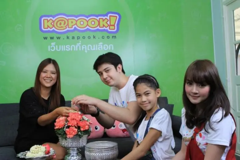 นักแสดงช่อง 3 ร่วมรดน้ำดำหัวสื่อมวลชน ปี 2559 สืบสานขนบธรรมเนียมไทยเทศกาลสงกรานต์