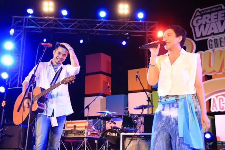 มีความเอ็กคูลซีฟ!! กรีนแฟนคลับสุดชิล ดูคอนเสิร์ตดับร้อนริมทะเล ชมวิวเรือชอร์ชสุดไฮโซ