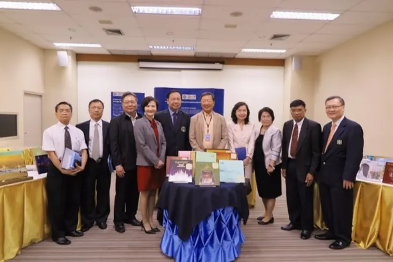 ดร.พิจิตต รัตตกุล อธิการบดี มหาวิทยาลัยนว...