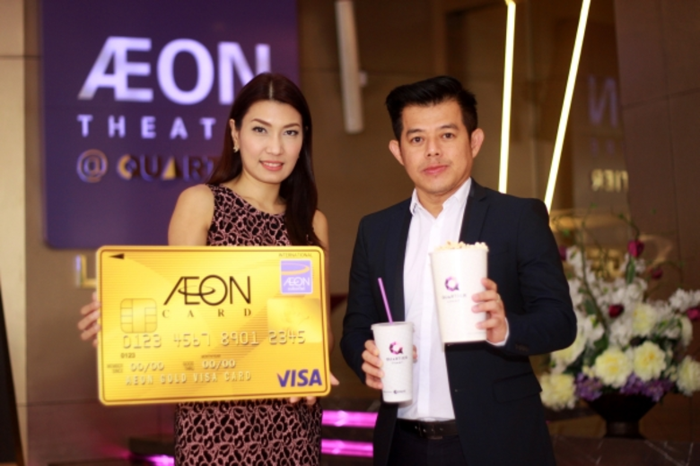 คุณวราภรณ์ นิลพานิช (ซ้าย) ผู้ช่วยกรรมการ...