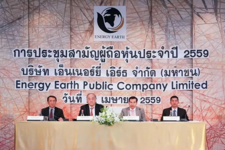 คุณพิสุทธิ์ พิหเคนทร์ ประธานกรรมการ และคุ...