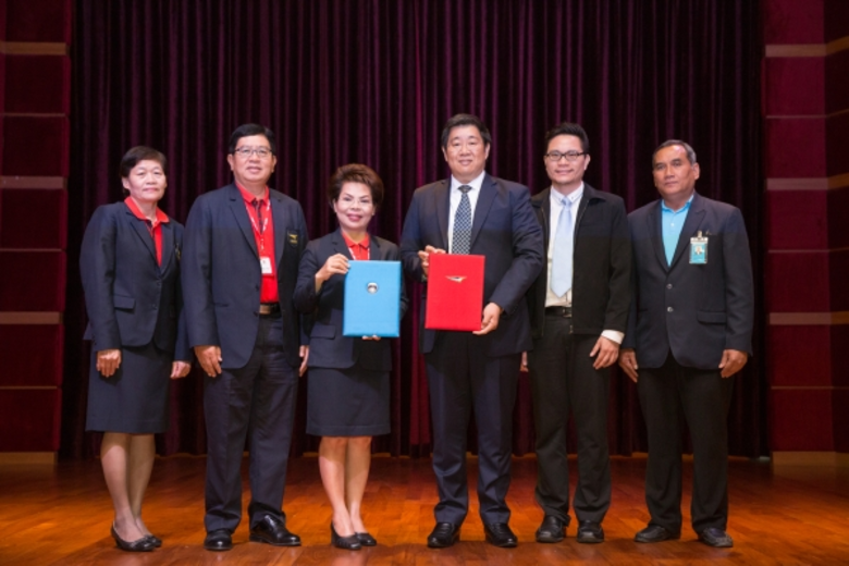 นายทรงพล ชีวะปัญญาโรจน์ รองกรรมการผู้จัดก...