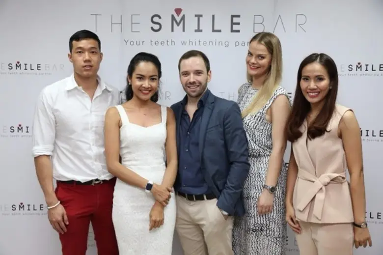 เปิดตัว เดอะ สไมล์ บาร์ แบงค็อก ซาลอนเพื่อฟันขาวแห่งแรกในไทย นวัตกรรมล่าสุดจากสวีเดน ยิ้มสวยอย่างปลอดภัย ใน 20 นาที