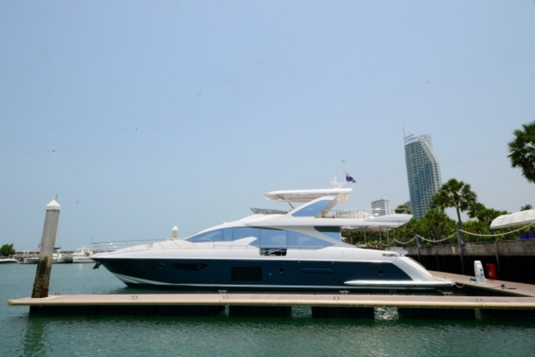 อะซิมุท ส่งมอบเรือยอร์ชรุ่น Flybridge 80