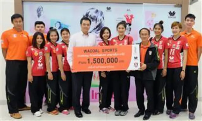 ธรรมรัตน์ โชควัฒนา กรรมการผู้อำนวยการและร...