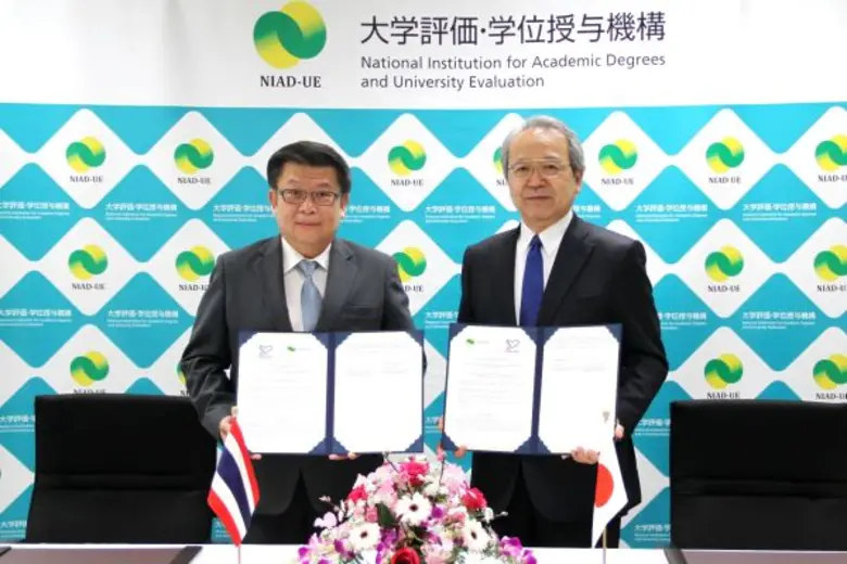 ศาสตราจารย์ ดร.ชาญณรงค์ พรรุ่งโรจน์ ผู้อำ...