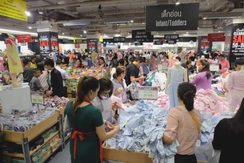 ห้างเซ็นทรัลชิดลม จัดงานเคลียร์แลนซ์เซล  ลดราคาสินค้า 50 – 90%