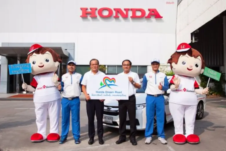 บรรยายภาพ 1 นายกอบชัย บุญอรณะ (ที่ 3 จากข...