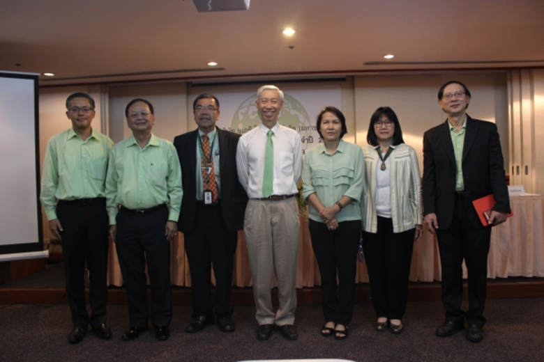 รศ.ดร.ไพบูลย์ เสรีวิวัฒนา (กลาง) ประธานคณ...