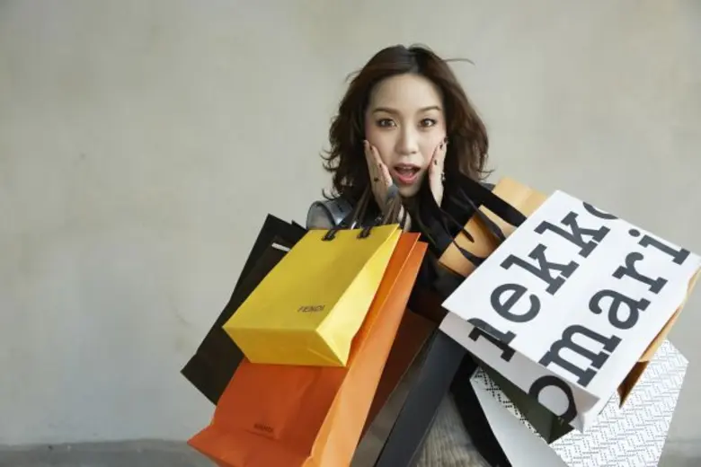 นิตยสาร L’Officiel Thailand (ลอฟฟีเซียล ไทยแลนด์)