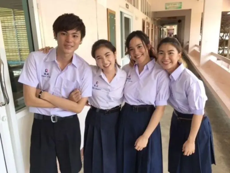 ทีวีไกด์: รายการ “รถโรงเรียน High School Reunion” “ฝน ศนันธฉัตร” สุดเขิน!!! “รถโรงเรียน High School Reunion” ต่อสายคุยสดรุ่นพี่ที่กรี๊ด