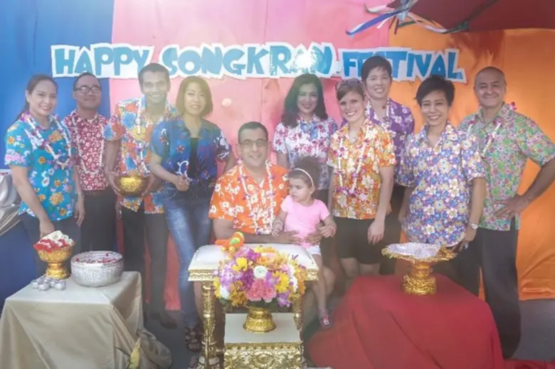 คณะผู้บริหารและพนักงานโรงแรมอมารี วอเตอร์...