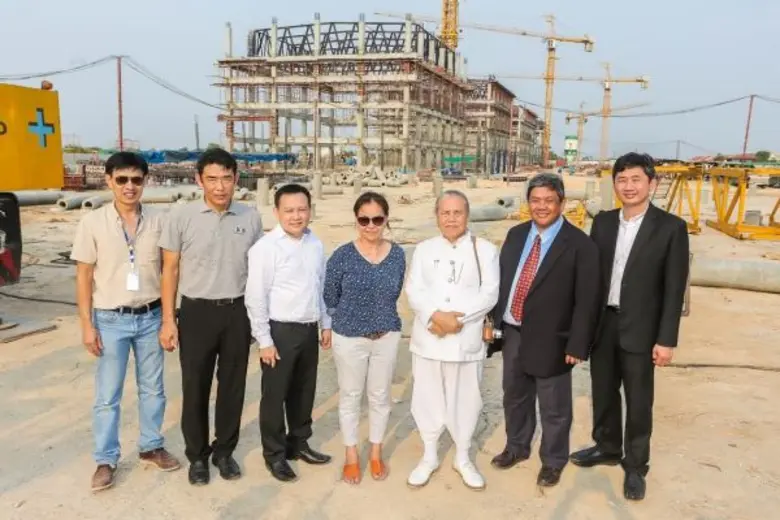 นายภูมิชาย วัชรพงศ์ (ที่ 2 จากขวา) ประธาน...