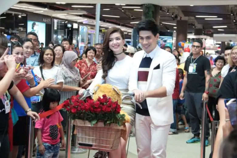 “มด-ฟลุค-เอี๊ยง-มังกร” นำทีมดาราล่องใต้  “ช่อง 8 พบเพื่อนเฟสติวัล” ชาวสุราษฎร์แดนซ์กระจาย