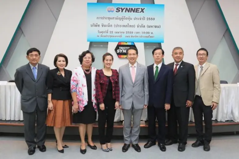 นายสุพันธุ์ มงคลสุธี (ที่ 4 จากขวา) ประธา...