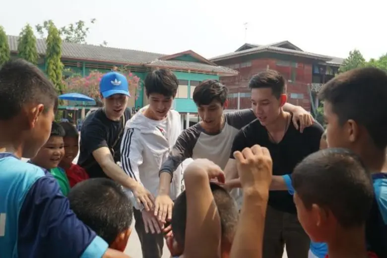 ทีวีไกด์: รายการ “โตแล้ว” ทอย เฟย นนทร์ ปลาย ชวนเที่ยวตลาดน้ำ ใน โตแล้ว… เดินสะดวก ที่ ดำเนินสะดวก