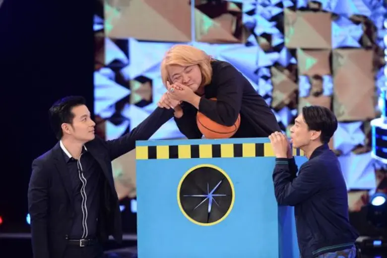 ทีวีไกด์: รายการ “STEP RIGHT UP ใครเก่ง...ใครได้ ให้ค่าเทอม” “อองตวน-อ้วน-แพร-เตชินท์” ศึกนี้เพื่อน้อง!!! สมทบทุนการศึกษา