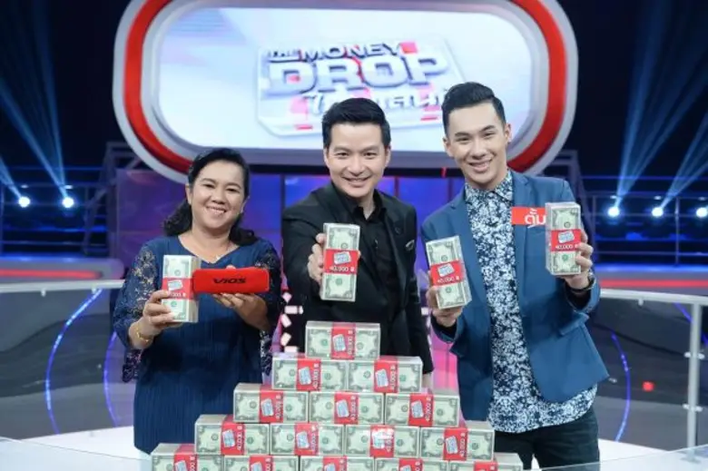 ทีวีไกด์: รายการ “The Money Drop ไทยแลนด์” “ตั้ม – วราวุธ” ควงคุณแม่ สู้คำถาม “เดอะมันนี่ดร็อปฯ” พิชิตแจ็กพอต เพื่อแม่!!!
