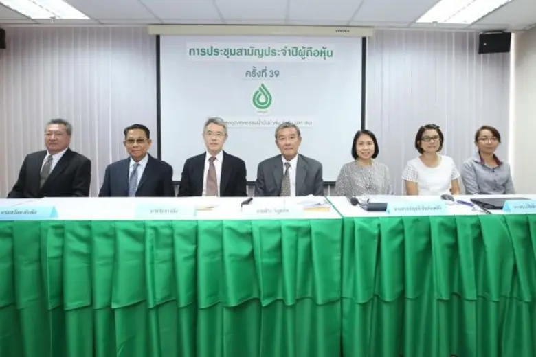 นายธีระ วิภูชนิน (ที่ 4 จากซ้าย) ประธานคณะกรรมการ บ...