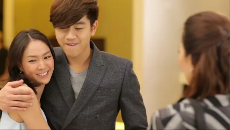 “โฟร์” หอม “โทนี่” อวดแม่ อ้างเป็นแฟน!!!